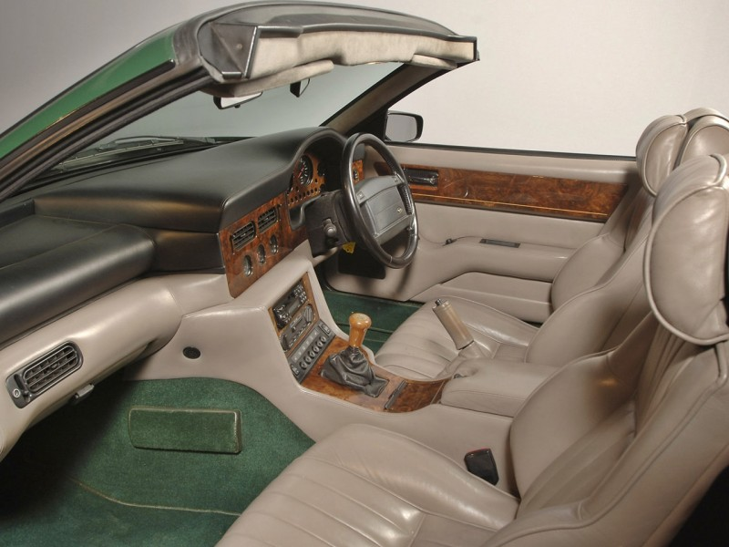 Illustration for article titled V8 M/T Underdogs: Aston Martin Virage/Vantage